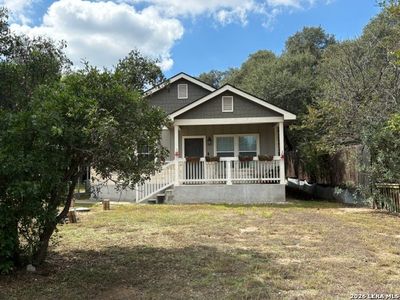 105 CEDAR LANE DR