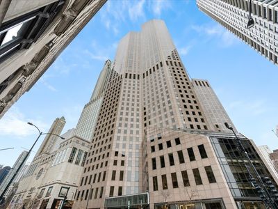 950 N Michigan Ave APT 4303