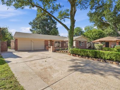 8902 Winding River Dr