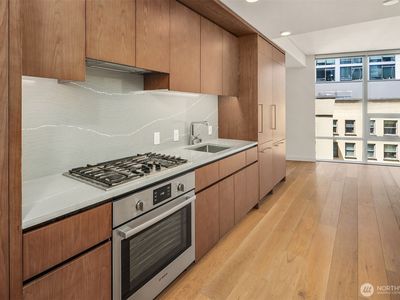 121 Stewart Street #908
