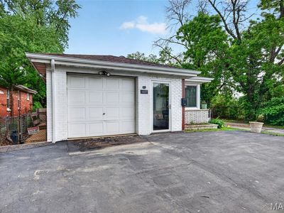 3927 Weber Rd
