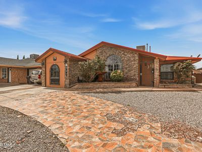 445 Las Palomas Dr