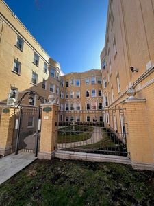 7411 N Hoyne Ave APT 2