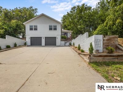 1047 Beaver Lake Blvd
