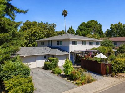 24 Meadow Way