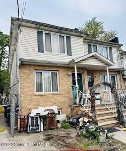 24 Caroline St
