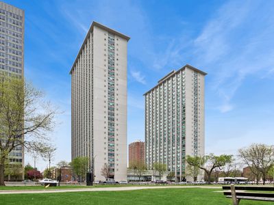 3600 N Lake Shore Dr APT 523