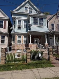 28 Burgess Pl