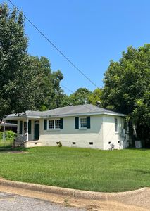 18 W Vandiver Blvd
