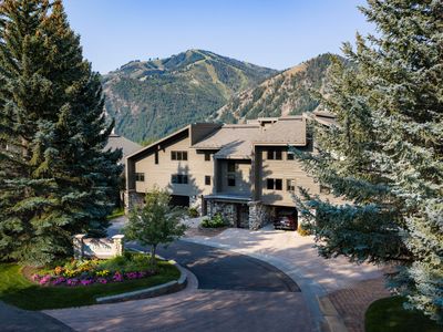 235 Spur Ln #106