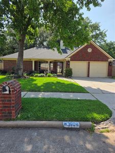 3909 Regency Dr