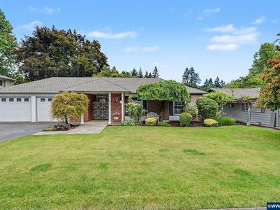 587 Snow White Way SE