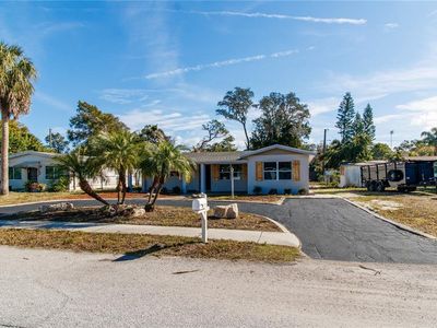 7122 Astor Dr