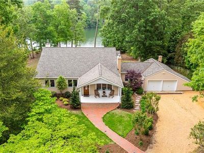 219 W Queens Dr
