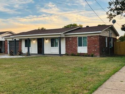 5085 Bowie Rd