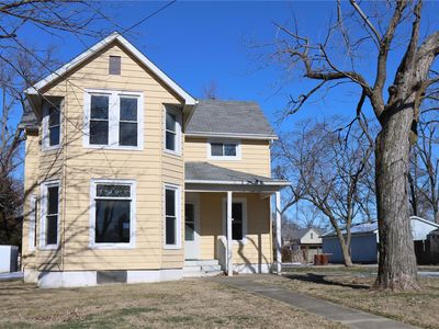 823 W Saint Louis St