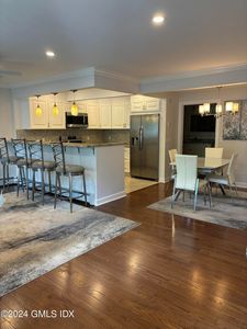 1465 E Putnam Ave APT 306