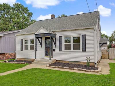 2227 W Callender Ave