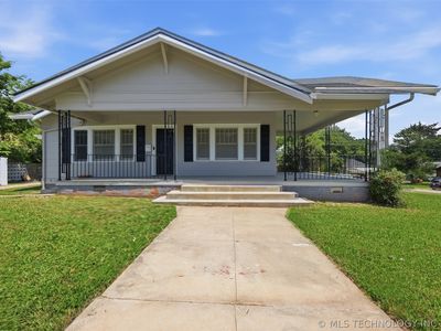 300 W 17th St
