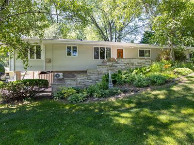6021 N Rosewood Dr