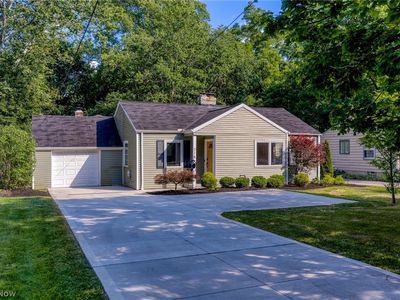 Property at 215 Miles Rd, Moreland Hills, OH