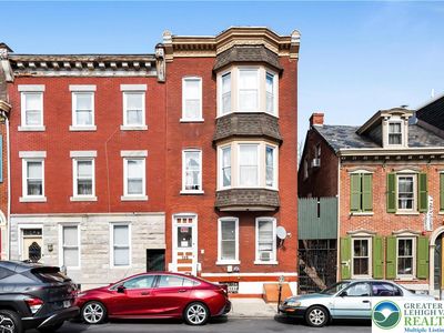 135 N 8th St