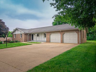 2200 Westridge Dr