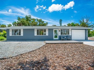 4090 Pelican Shores Cir