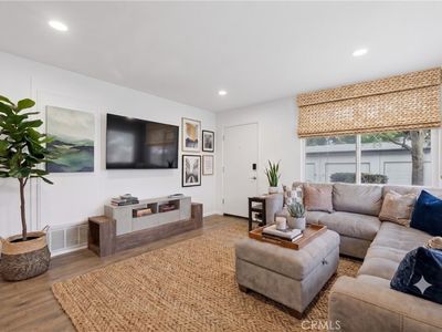 1346 E Hillcrest Dr Unit 40