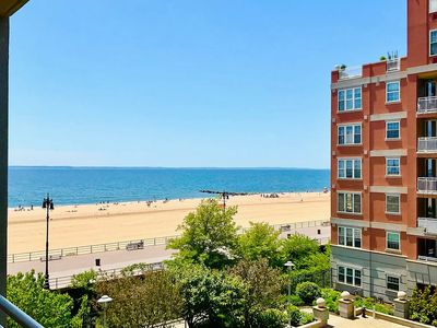 135 Oceana Dr E APT 4E