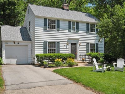 1111 Amherst Dr