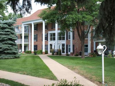 2501 S Kiwanis Ave APT 211