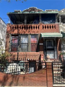 569 Chester St