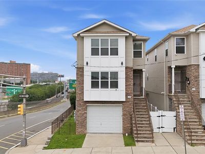 103 S 6th St