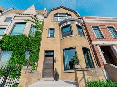 4951 S Vincennes Ave