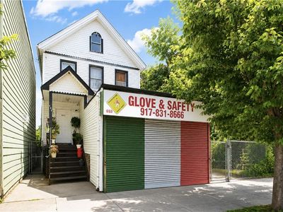 693 Henderson Ave
