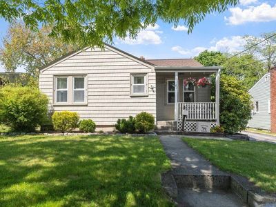 62 Gardiner Ave
