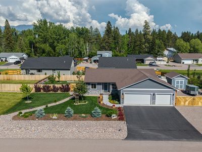 242 Kendal Loop
