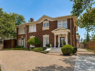 5610 Gaston Ave