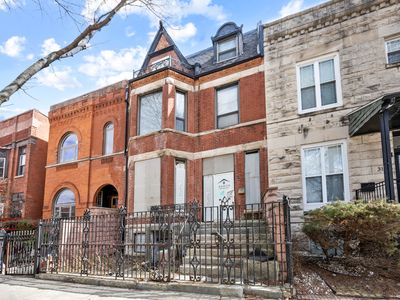 3143 S Giles Ave