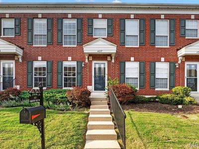 Property at 427 Parkview Place Dr, Ballwin, MO