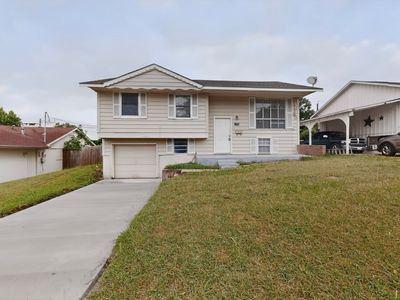 1109 Montclair Dr