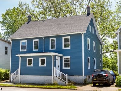372-374 E Blackwell St