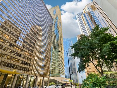 225 N Columbus Dr Unit 6103