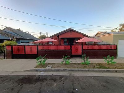657 W 66th St