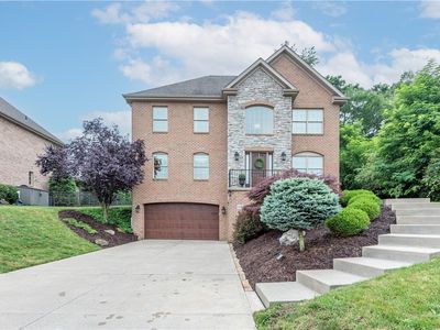 1100 Surrey Woods Rd