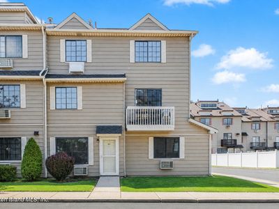 68 Gardenia Ln