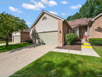 305 Pineknoll Ct