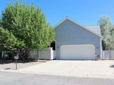 607 Apple Drive