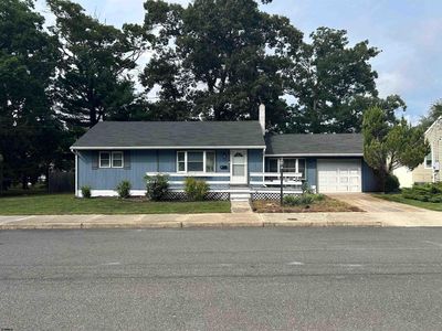 6 Locust Dr